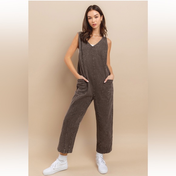 04 Fabulous Acid washed Brown denim deep front v neck overall - Picture 2 of 6